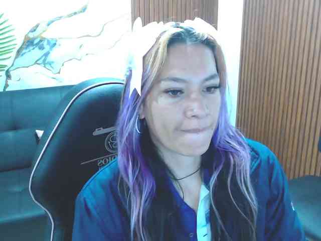 alonddra-tay webcam