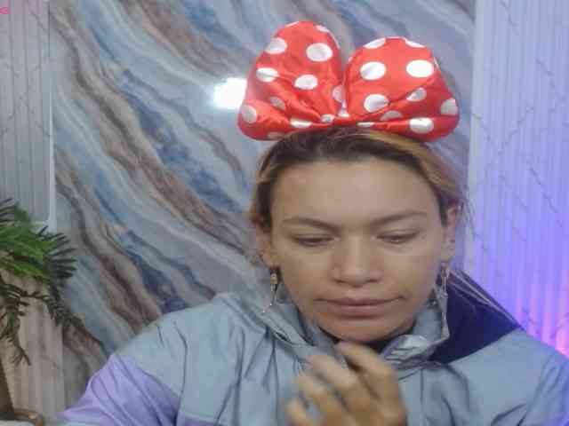 alonddra-tay webcam