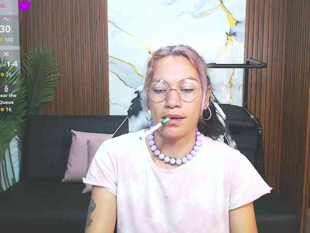 alonddra-tay webcam