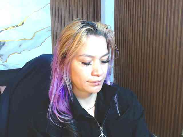 alonddra-tay webcam