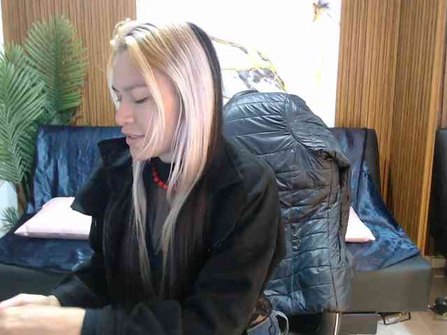 alonddra-tay webcam