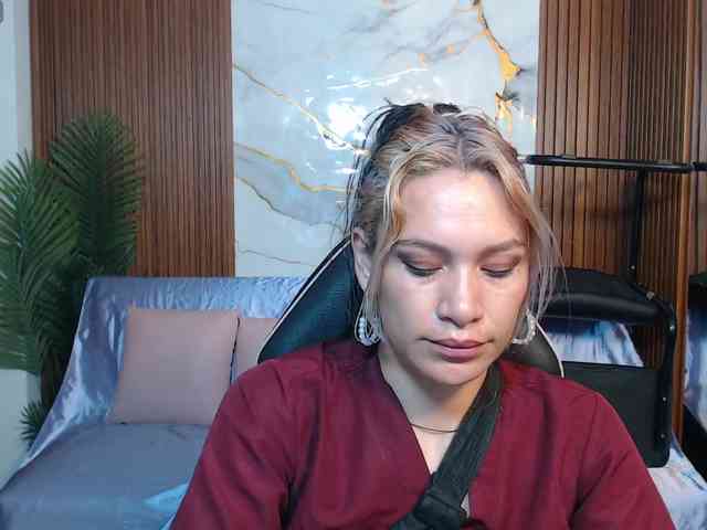 alonddra-tay webcam