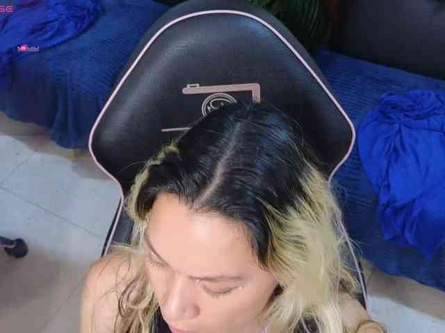 alonddra-tay webcam
