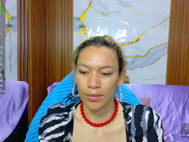 alonddra-tay webcam