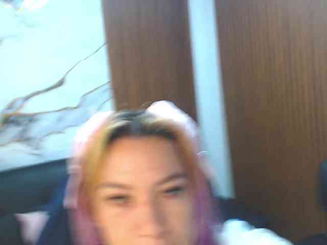 alonddra-tay webcam