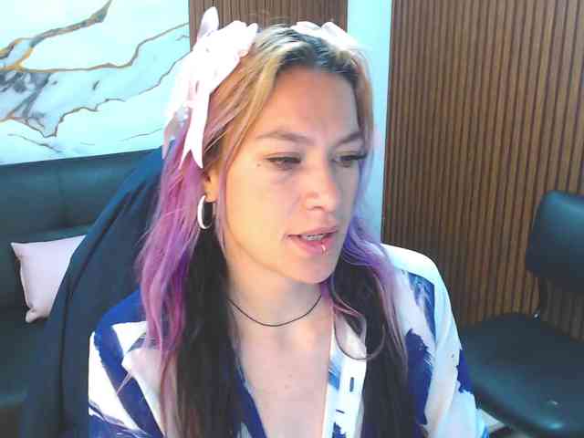 alonddra-tay webcam