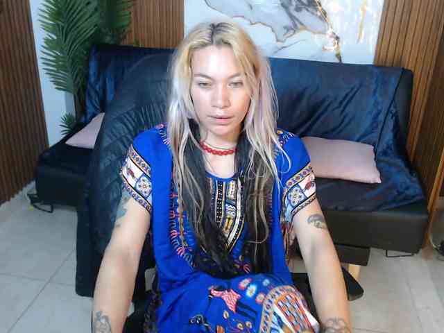 alonddra-tay webcam