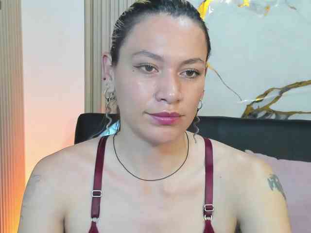 alonddra-tay webcam