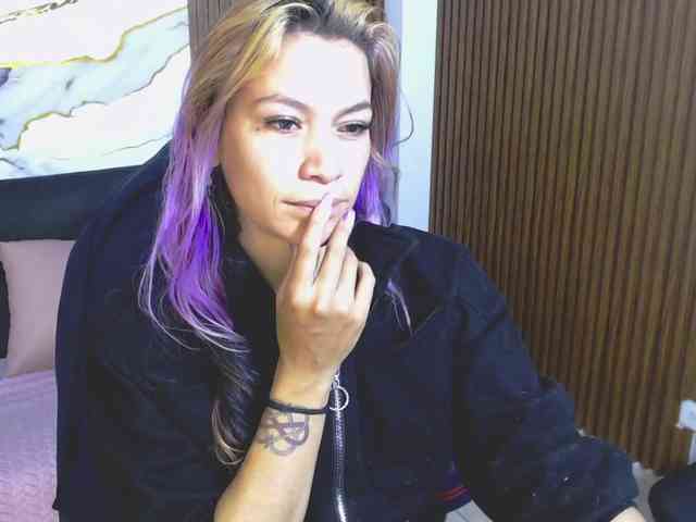 alonddra-tay webcam