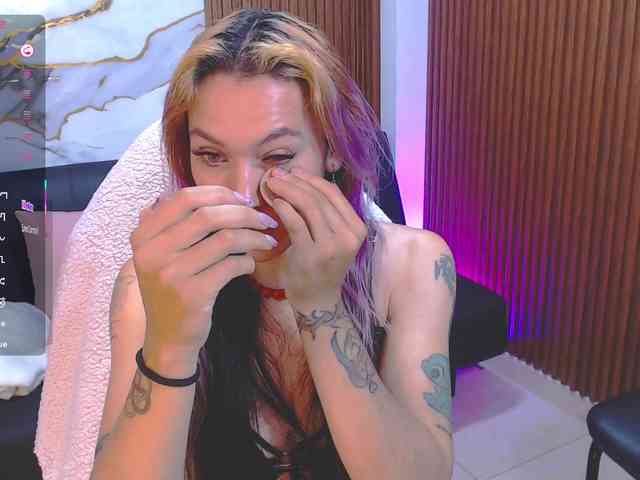 alonddra-tay webcam