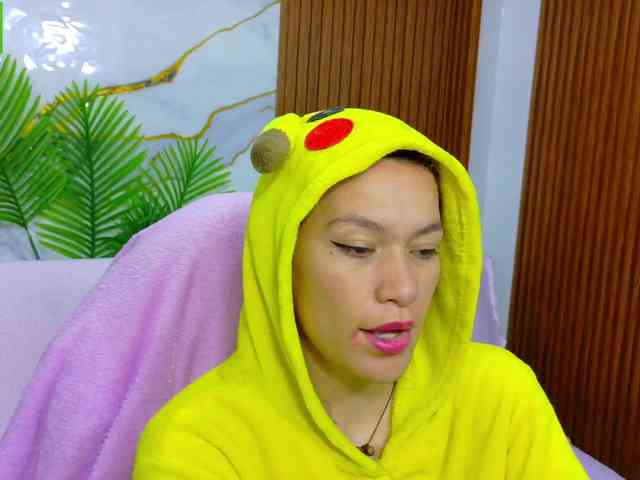 alonddra-tay webcam