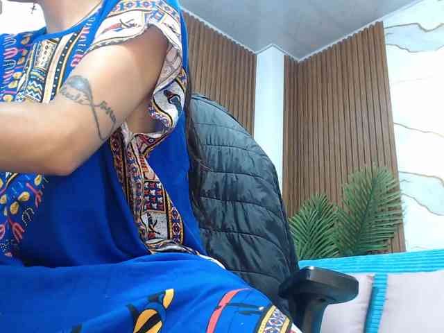 alonddra-tay webcam