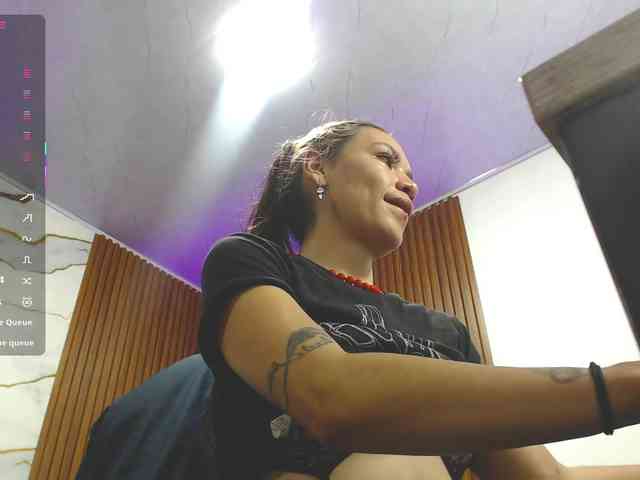 alonddra-tay webcam