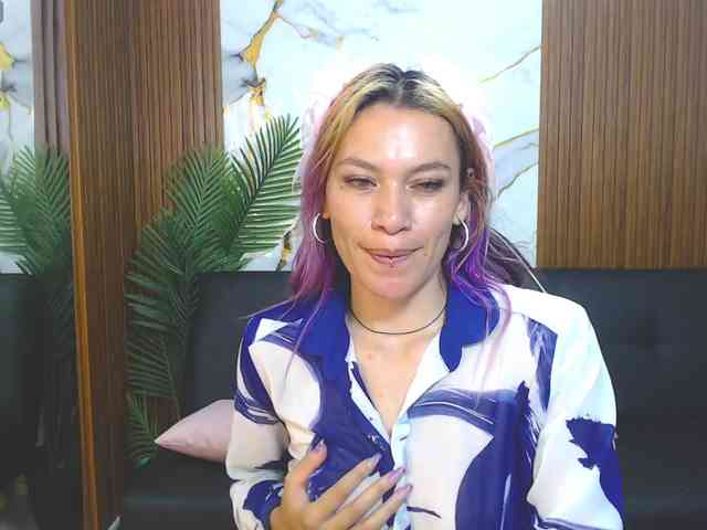 alonddra-tay webcam