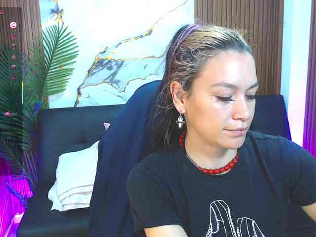 alonddra-tay webcam