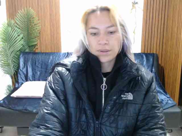 alonddra-tay webcam
