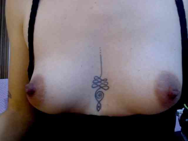 alonddra-tay webcam