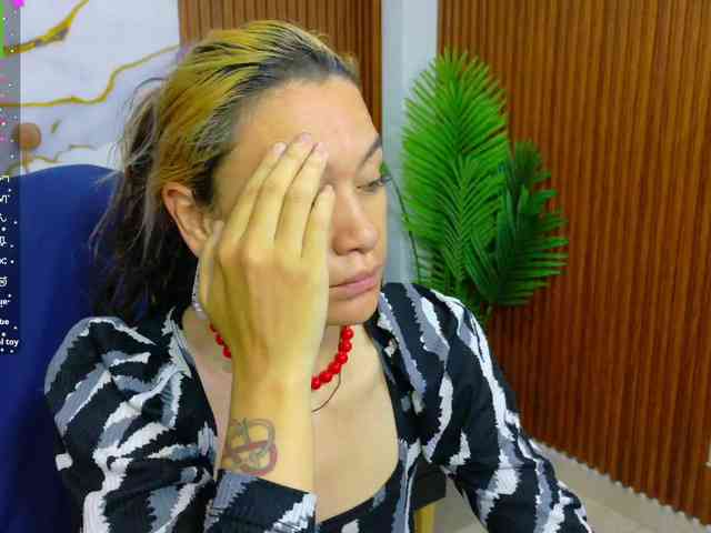 alonddra-tay webcam