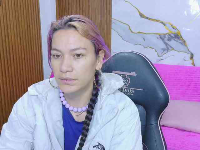 alonddra-tay webcam