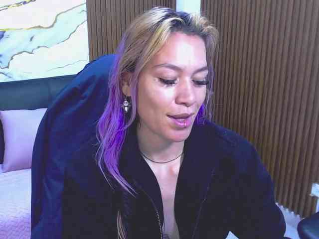 alonddra-tay webcam