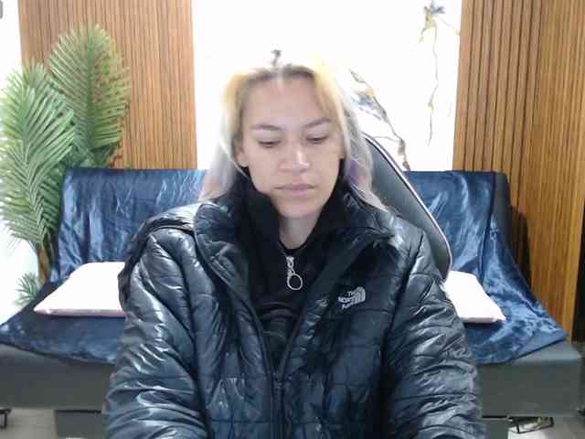 alonddra-tay webcam