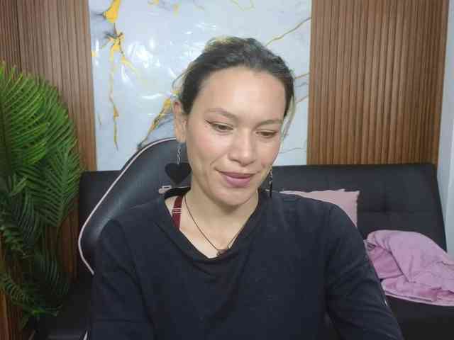 alonddra-tay webcam