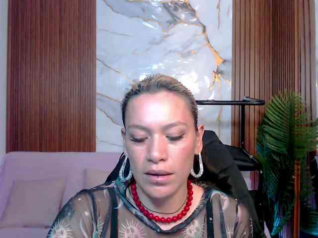 alonddra-tay webcam