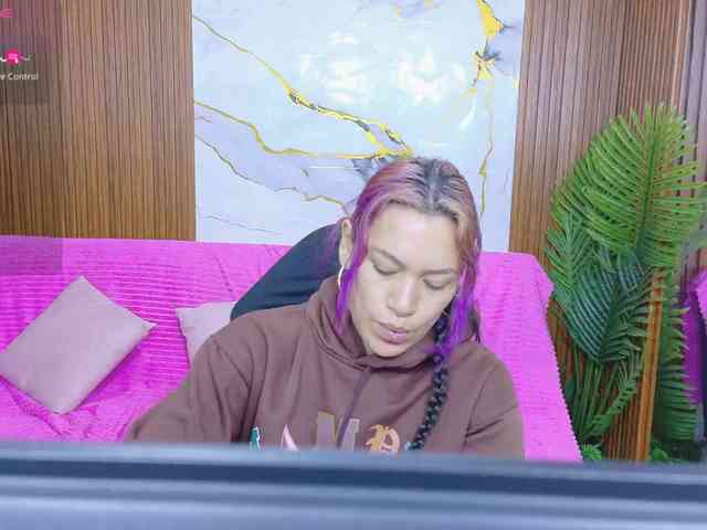 alonddra-tay webcam