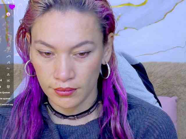 alonddra-tay webcam