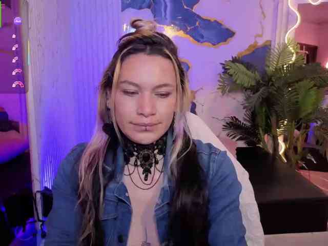 alonddra-tay webcam