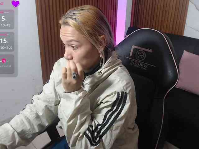 alonddra-tay webcam