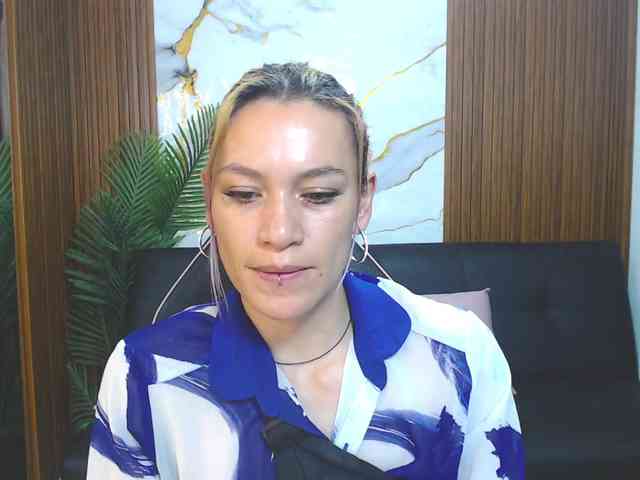 alonddra-tay webcam