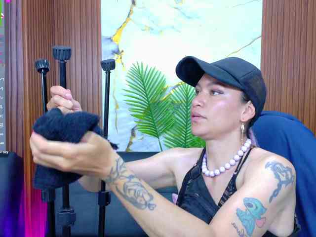 alonddra-tay webcam