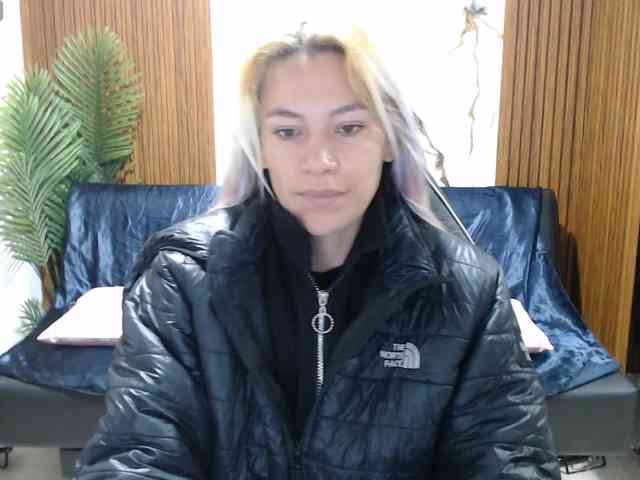 alonddra-tay webcam