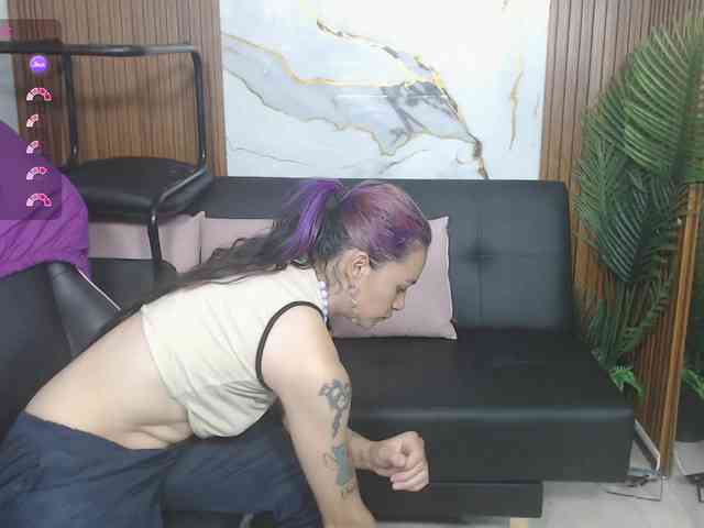 alonddra-tay webcam