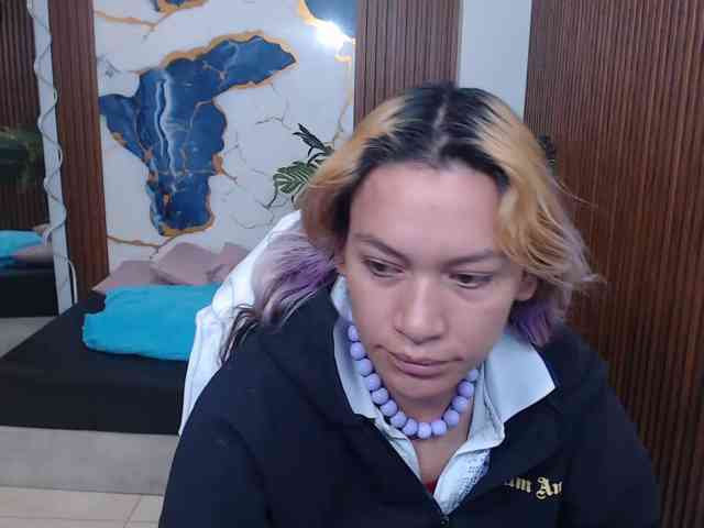 alonddra-tay webcam