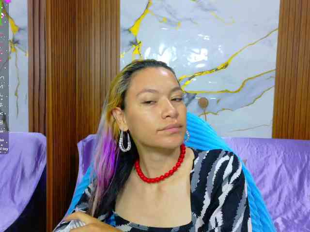 alonddra-tay webcam