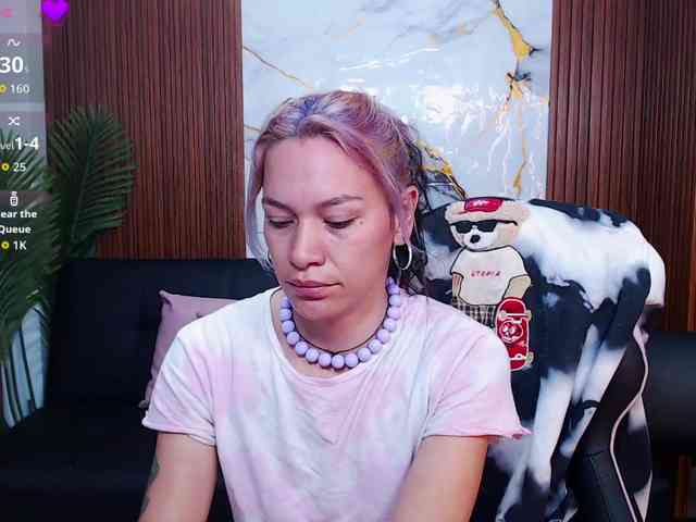 alonddra-tay webcam