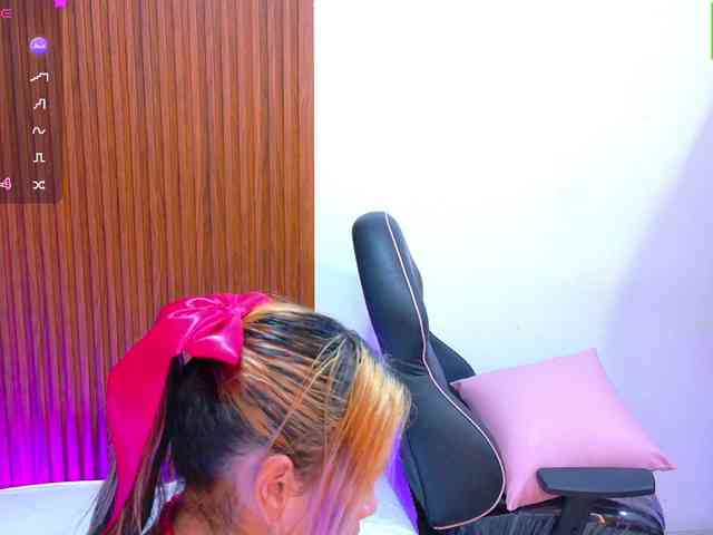 alonddra-tay webcam