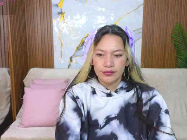 alonddra-tay webcam
