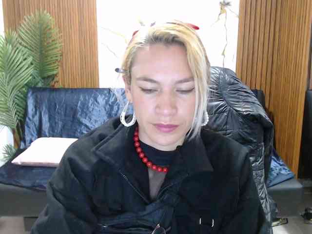 alonddra-tay webcam