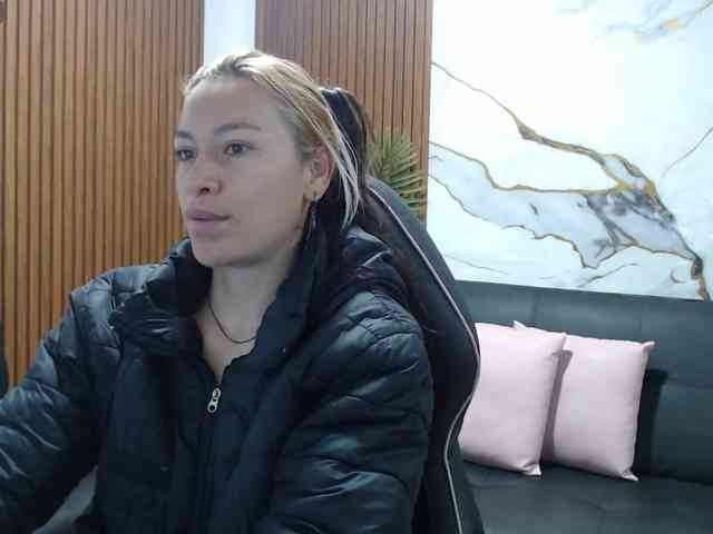 alonddra-tay webcam