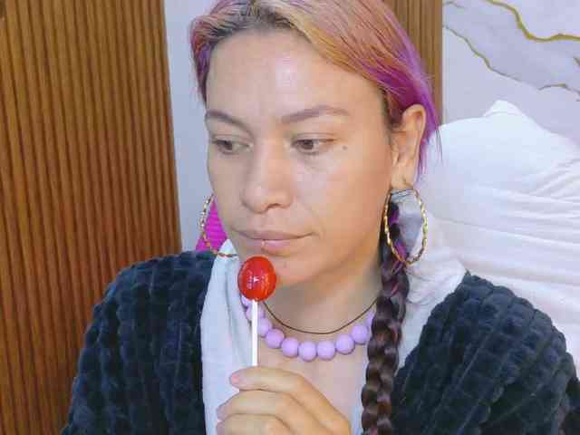 alonddra-tay webcam