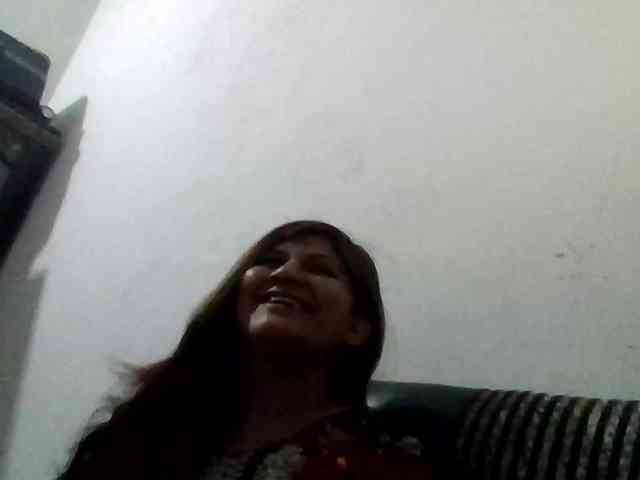 LolaAve webcam