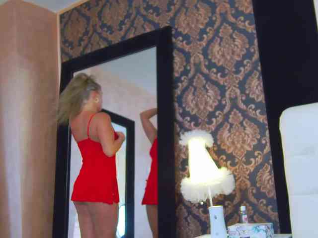 Model: Mari-Lou