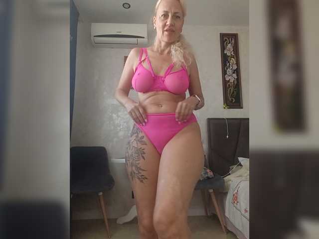 KissMiSveet1234 live cam on BongaCams