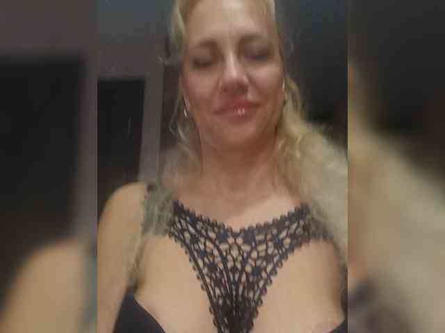 KissMiSveet1234 webcam