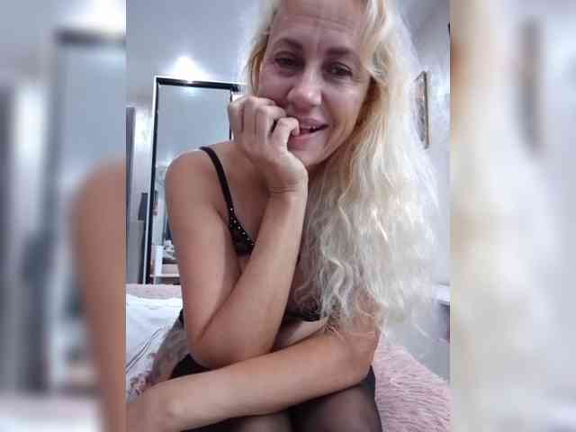 KissMiSveet1234 webcam