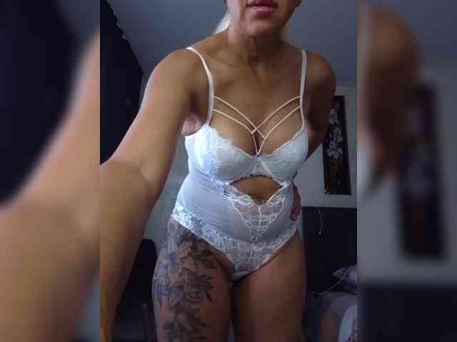 KissMiSveet1234 webcam
