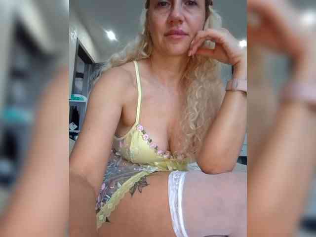 KissMiSveet1234 webcam